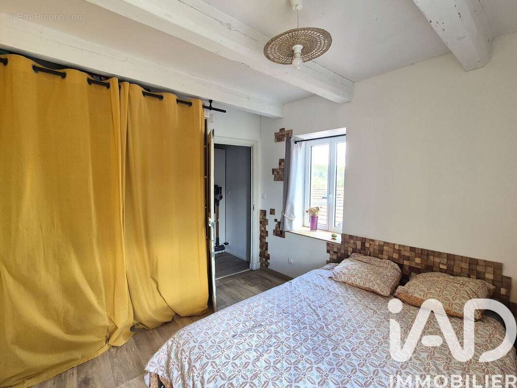 Maison 75 m² à Saint-Germain-L'herm  - photo 9