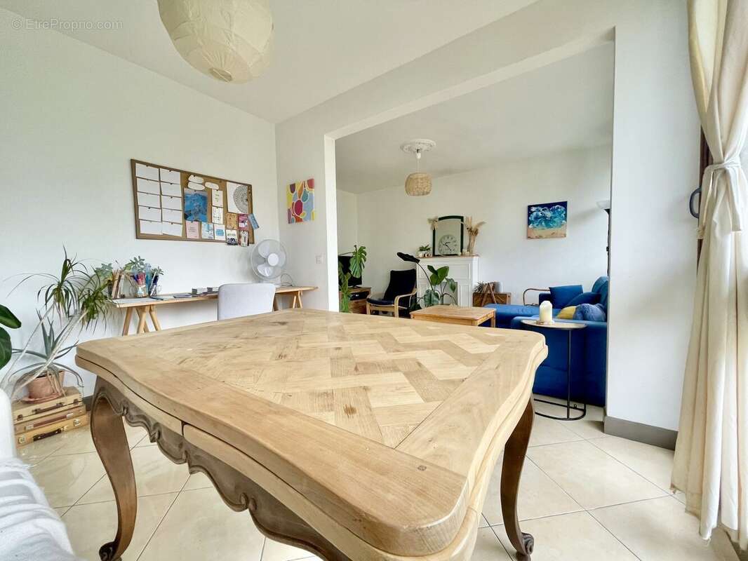 Appartement à FONTENAY-LE-FLEURY