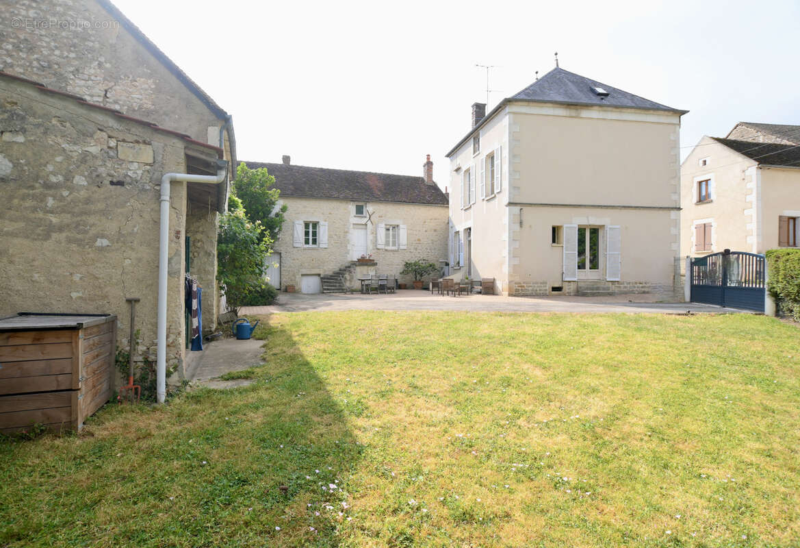 Maison bourgeoise avec jardin au sud d’Auxerre - photo 3