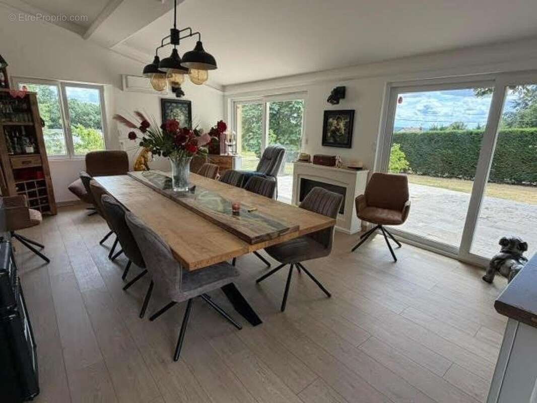 Maison 218 m² à Thevet-Saint-Julien  - photo 5