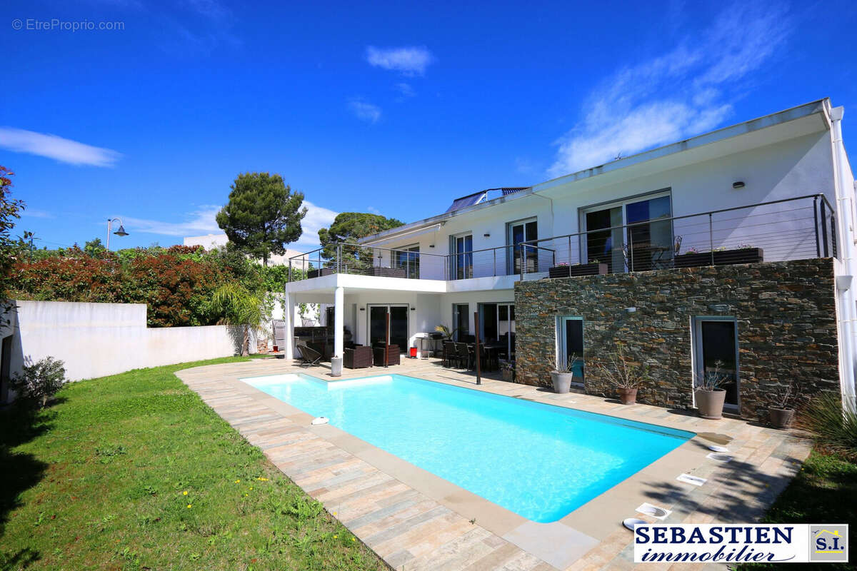 Façade  - Maison à FREJUS