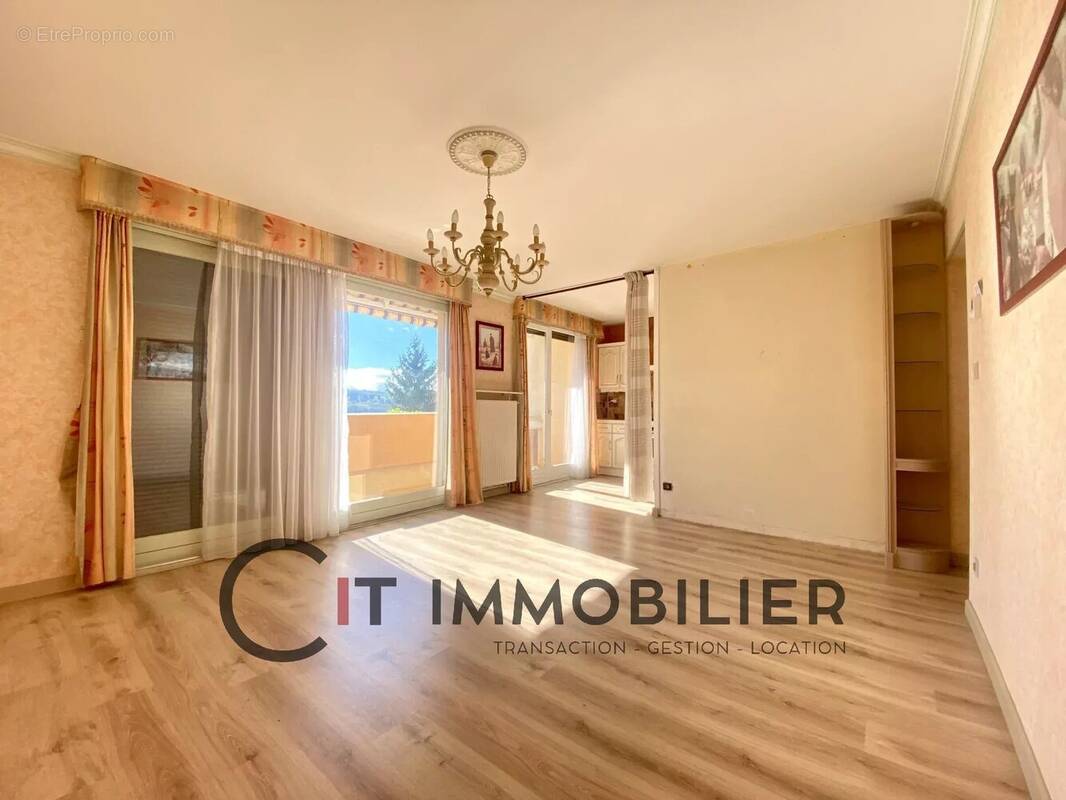 Appartement à LA TOUR-DU-PIN