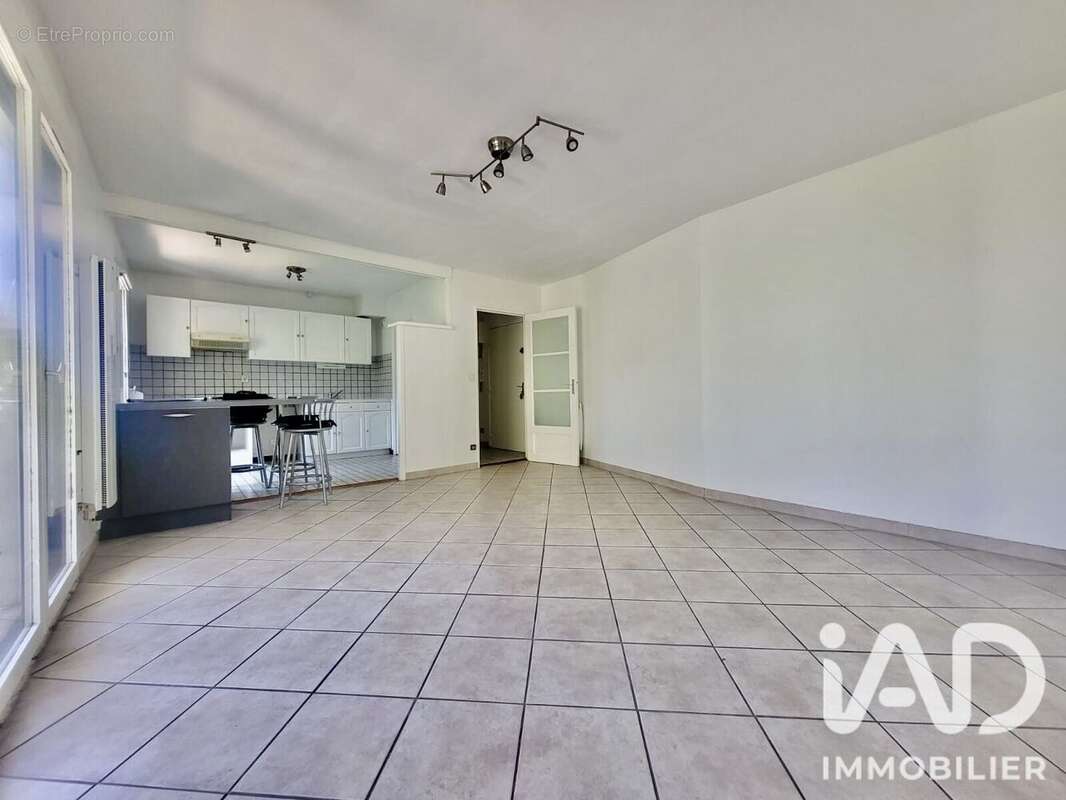 Appartement 69 m² à Saint-Etienne  - photo 2