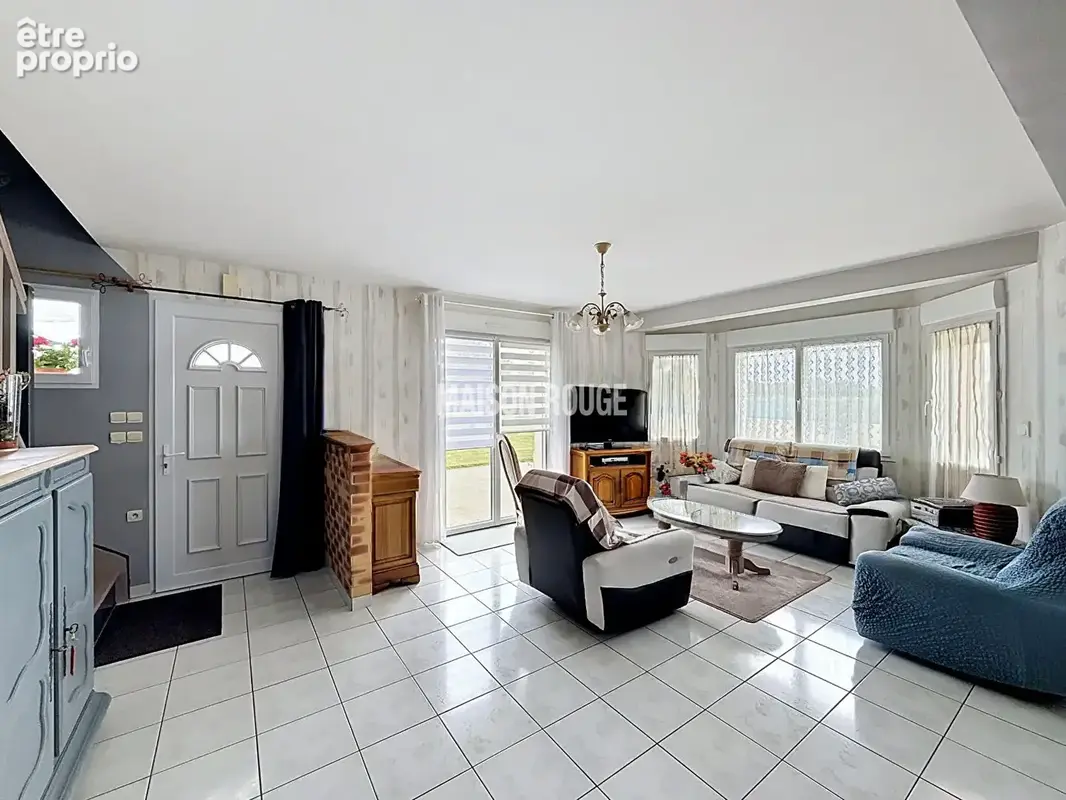 Maison familiale avec beaux espaces et jardin arboré située à PLERGUER - photo 2