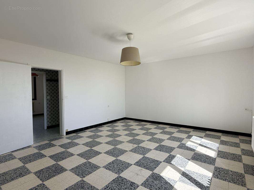 Un cadre de vie rare + de 5000m2 de terrain - photo 13