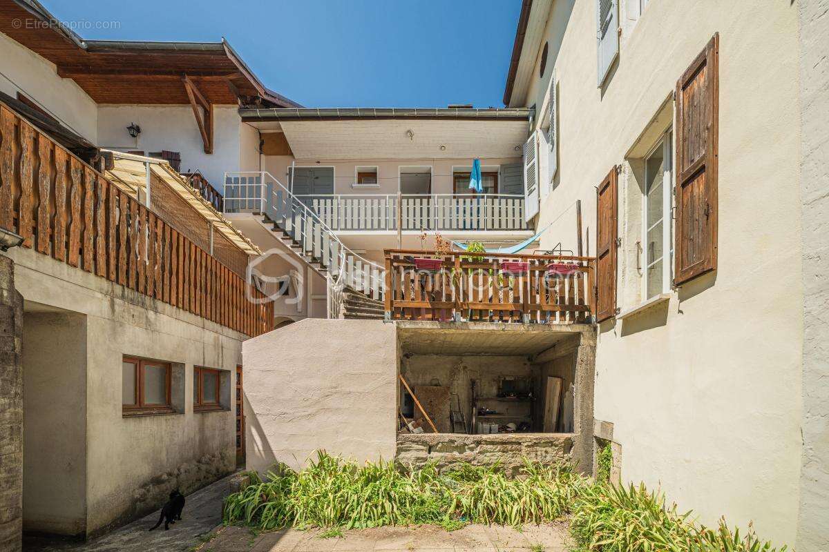 Appartement T3 avec terrasse en plein cœur de Rumilly – Idéal premier achat ou investissement - photo 12