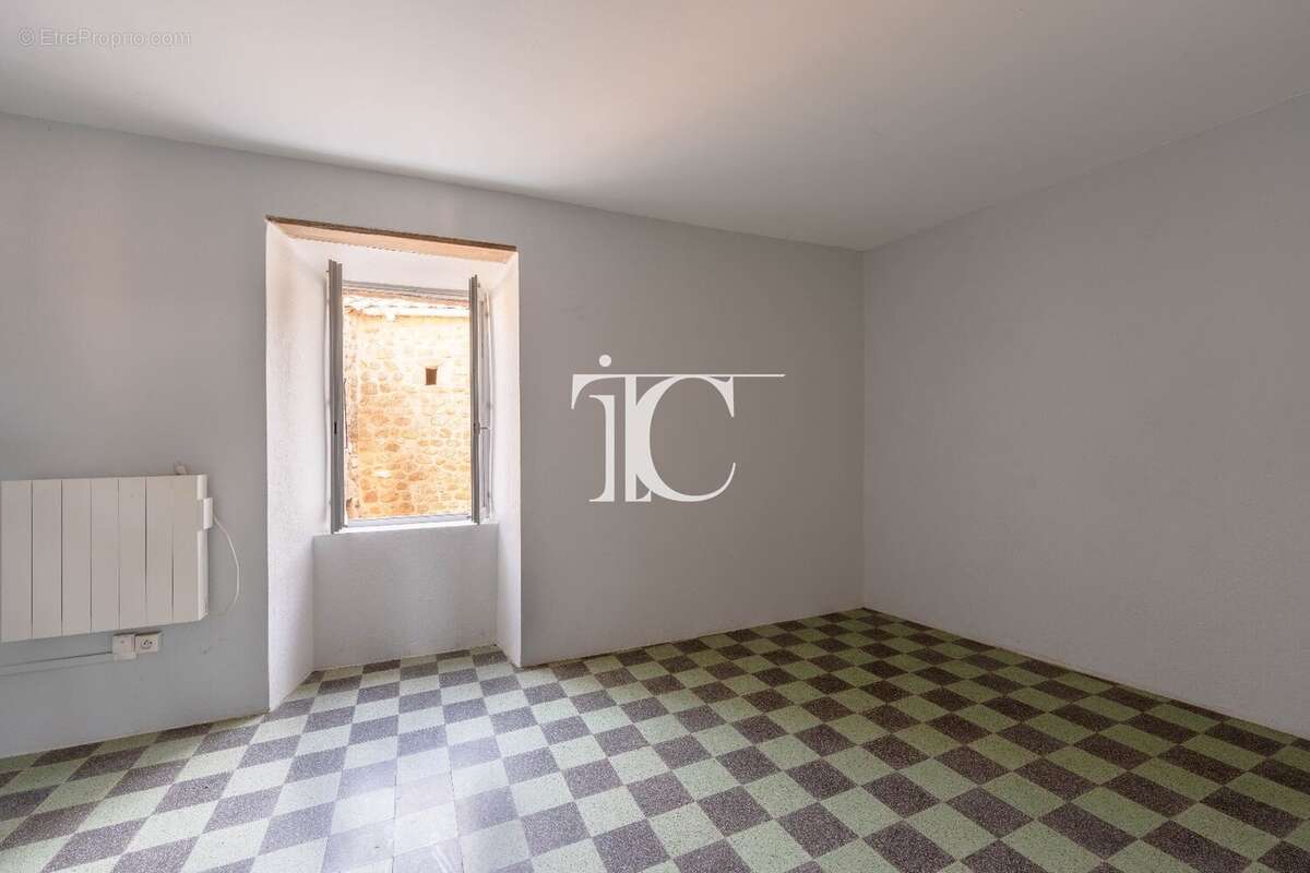 Maison à BERRIAS-ET-CASTELJAU