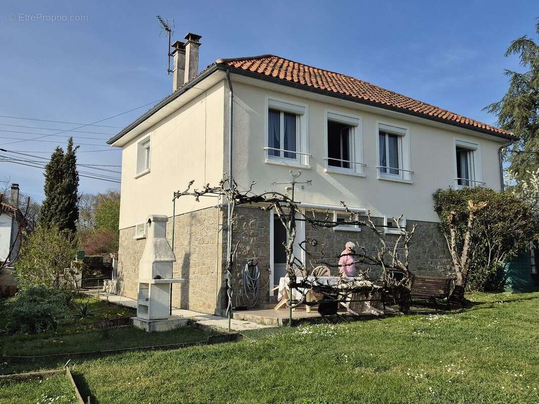 20260324162328 - Maison à NONTRON