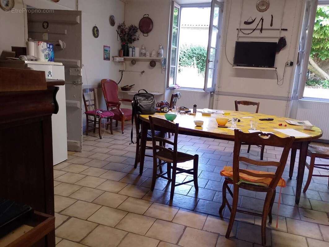 Maison à BAIGNES-SAINTE-RADEGONDE