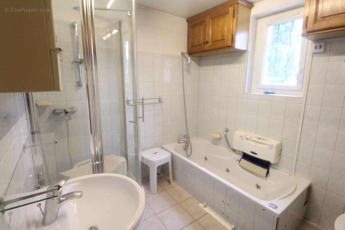 Luberon. A vendre à Gargas, en exclusivité, propriété en pierres avec grand terrain - photo 13