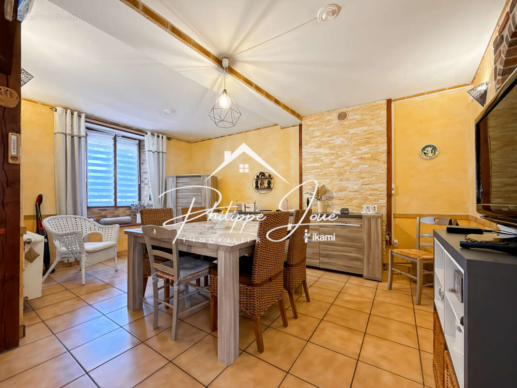 Maison à PONT-SUR-VANNE