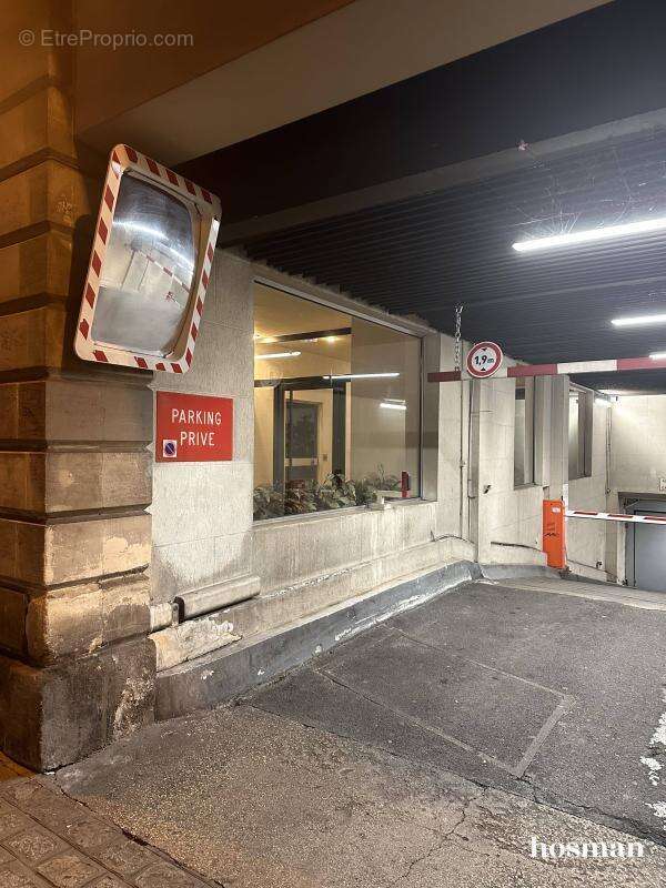 Parking à PARIS-3E