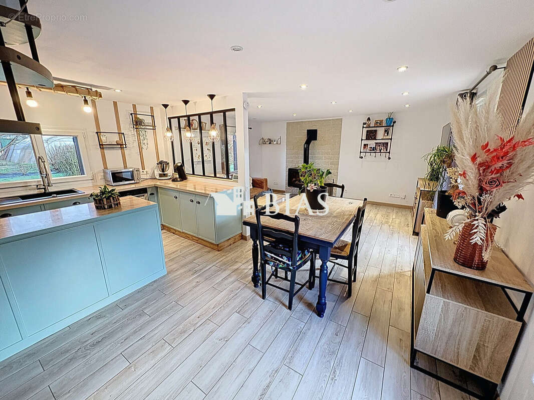 Maison à BOURG-ACHARD