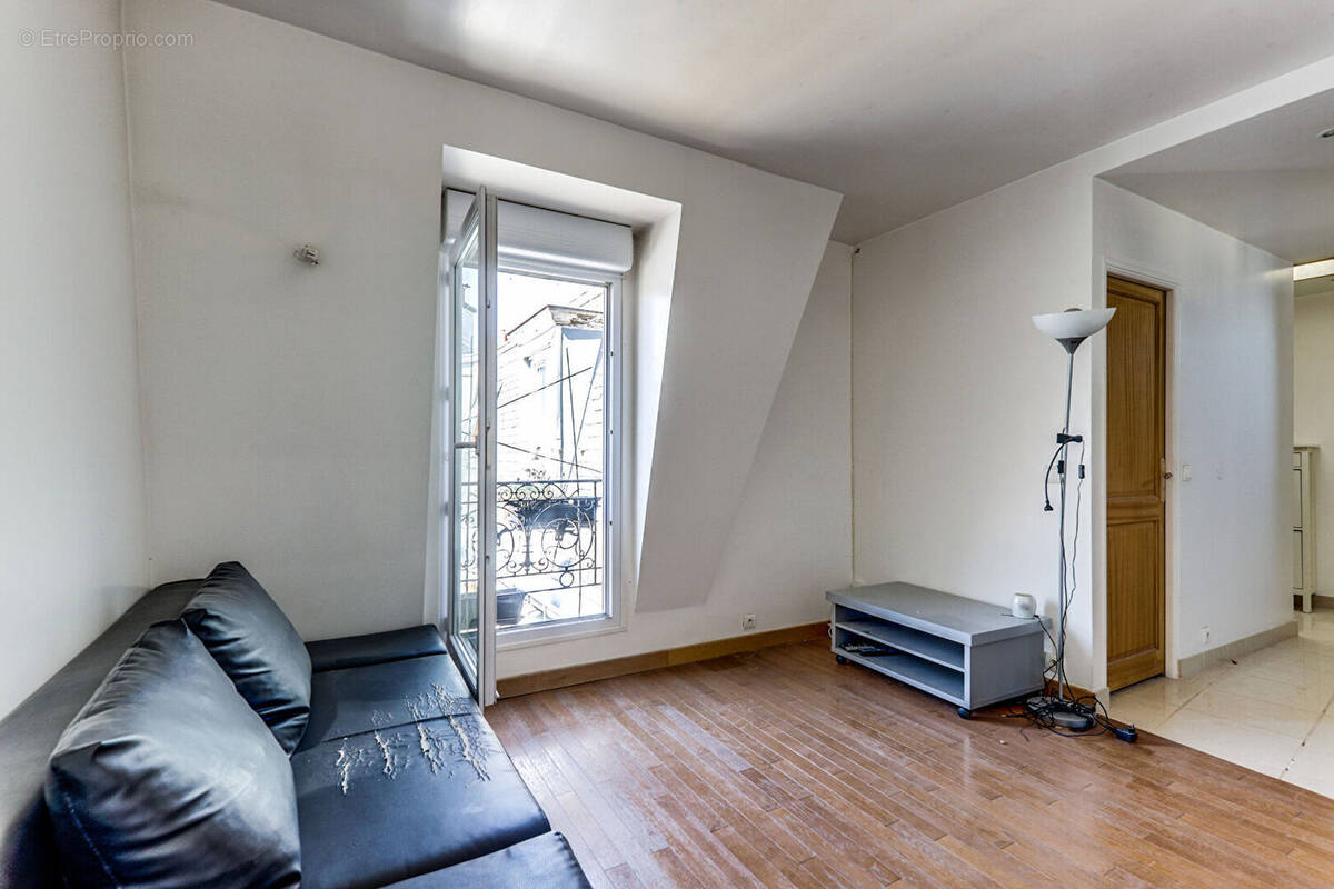 Appartement à PARIS-14E