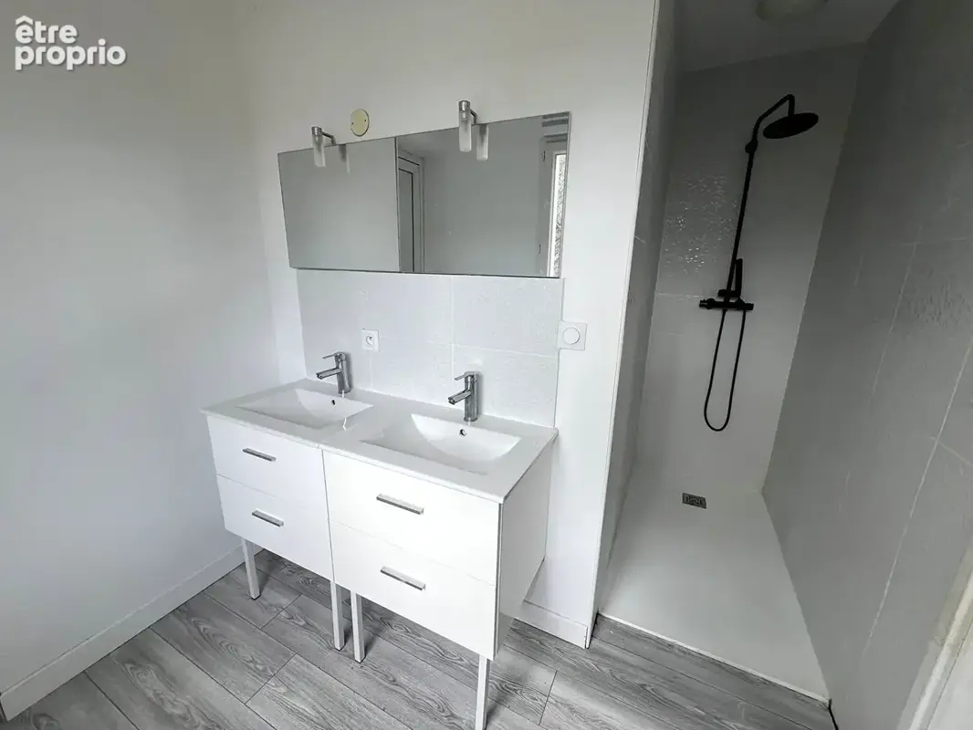 À Villeneuve-sur-Lot, découvrez cette maison d'environ 115 m², idéalement située à proximité des commodités, du collège Anatole  - photo 10