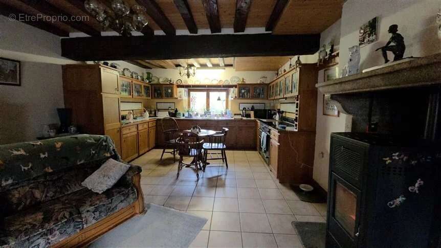 Maison à LUSSAC-LES-EGLISES