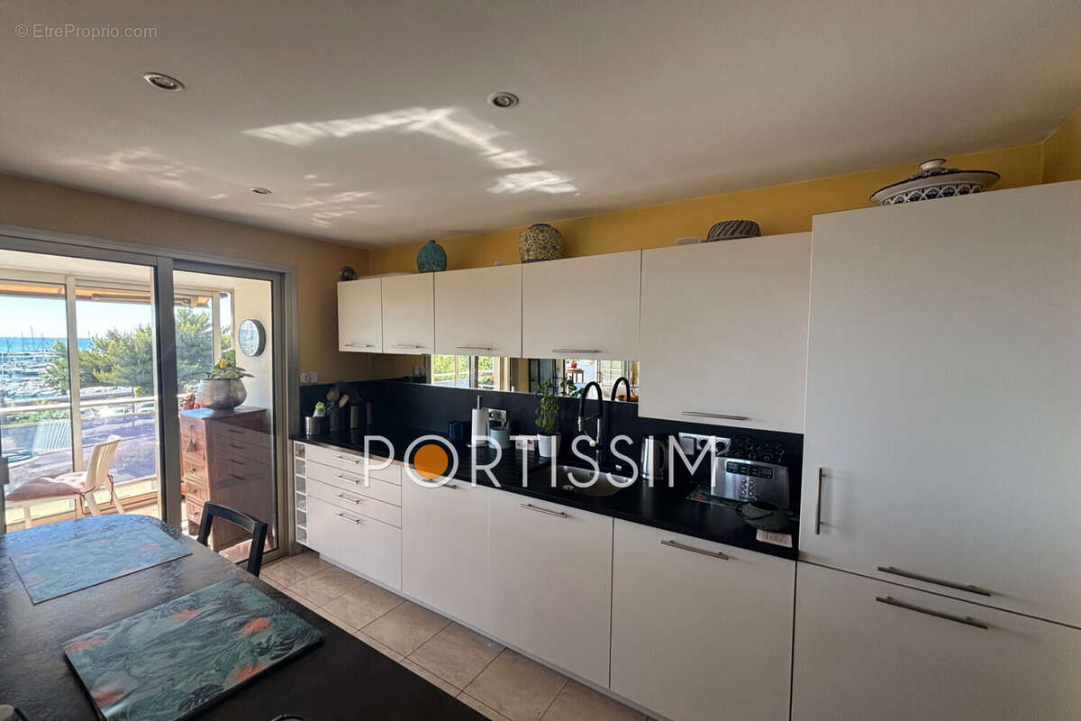 Appartement à SAINT-LAURENT-DU-VAR