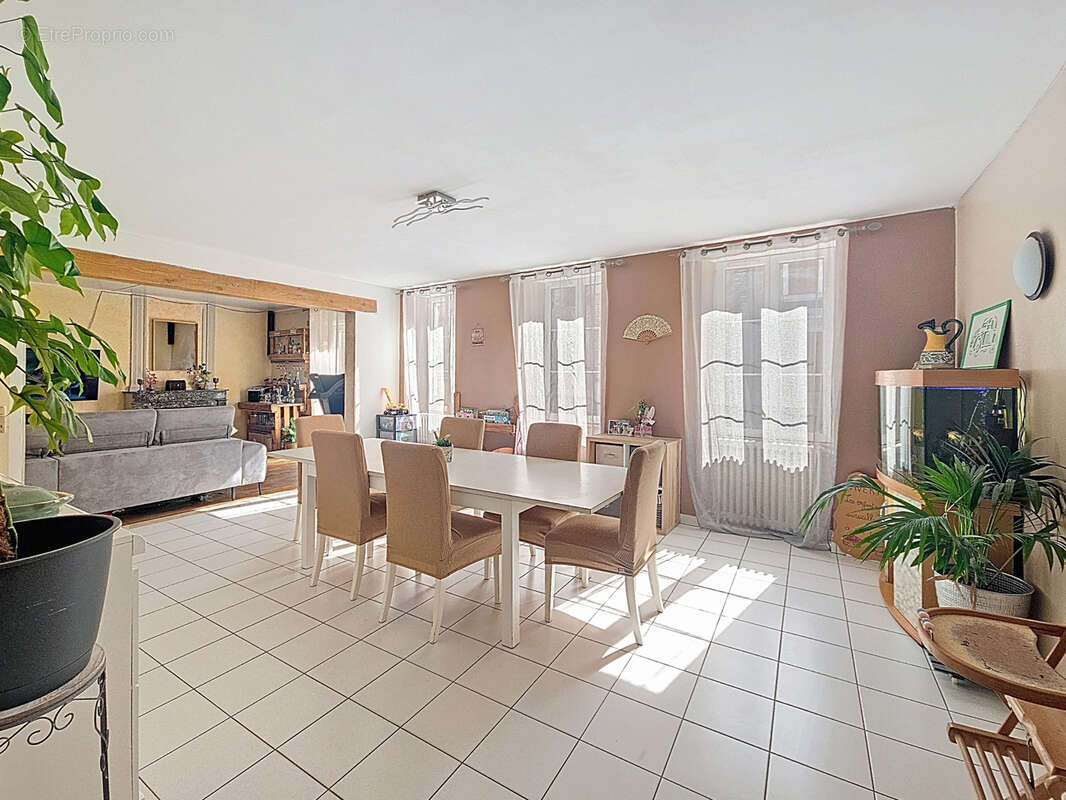 Maison à MONTREVEL-EN-BRESSE