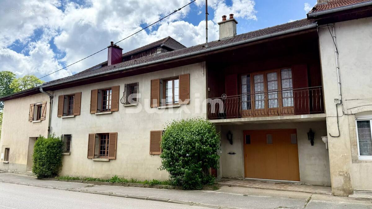 Maison à VERS-EN-MONTAGNE