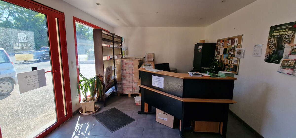 Commerce à YZEURES-SUR-CREUSE