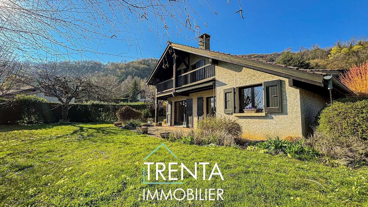 Maison à SAINT-ETIENNE-DE-CROSSEY