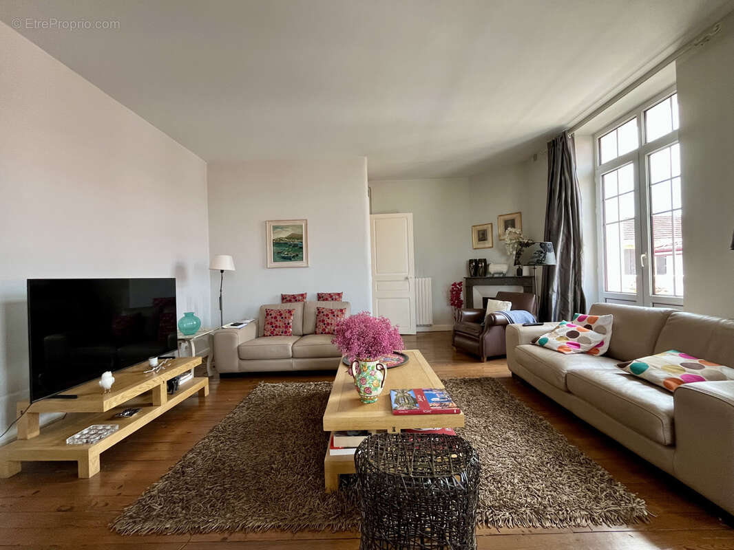 Hendaye centre-ville   Appartement de caractère 134 m2 - photo 4
