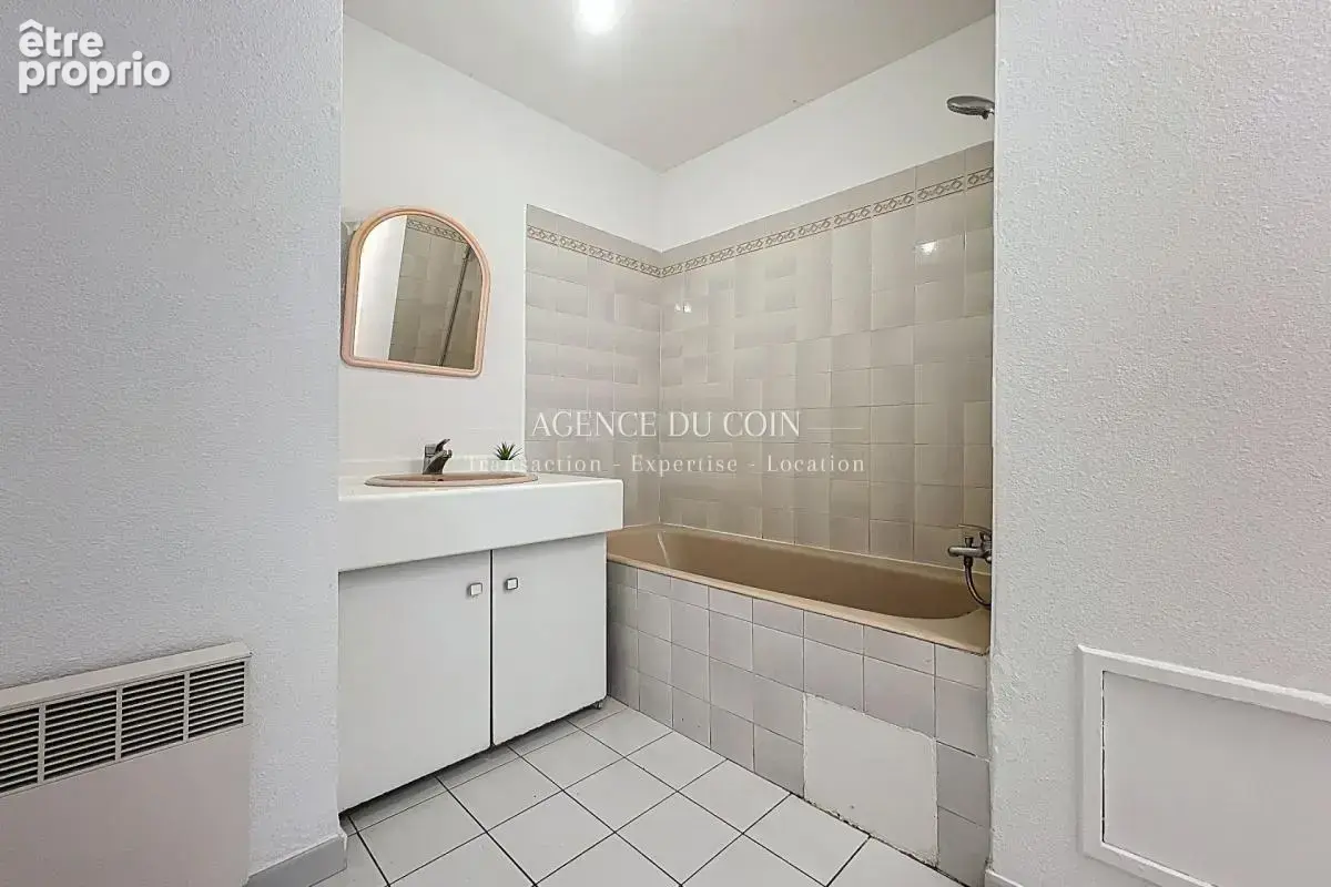 Appartement Port Frejus avec garage !  ​​​​ Un appartement b - photo 9