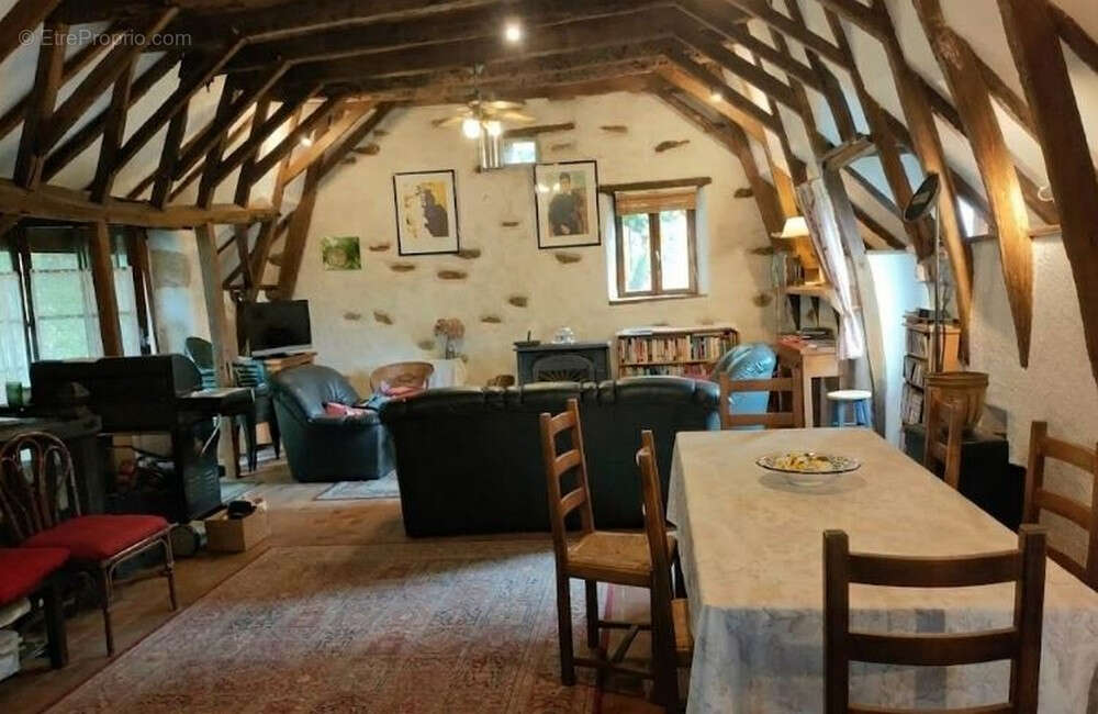 En impasse, Maison en pierre  4 pièces 110 m2 - photo 2