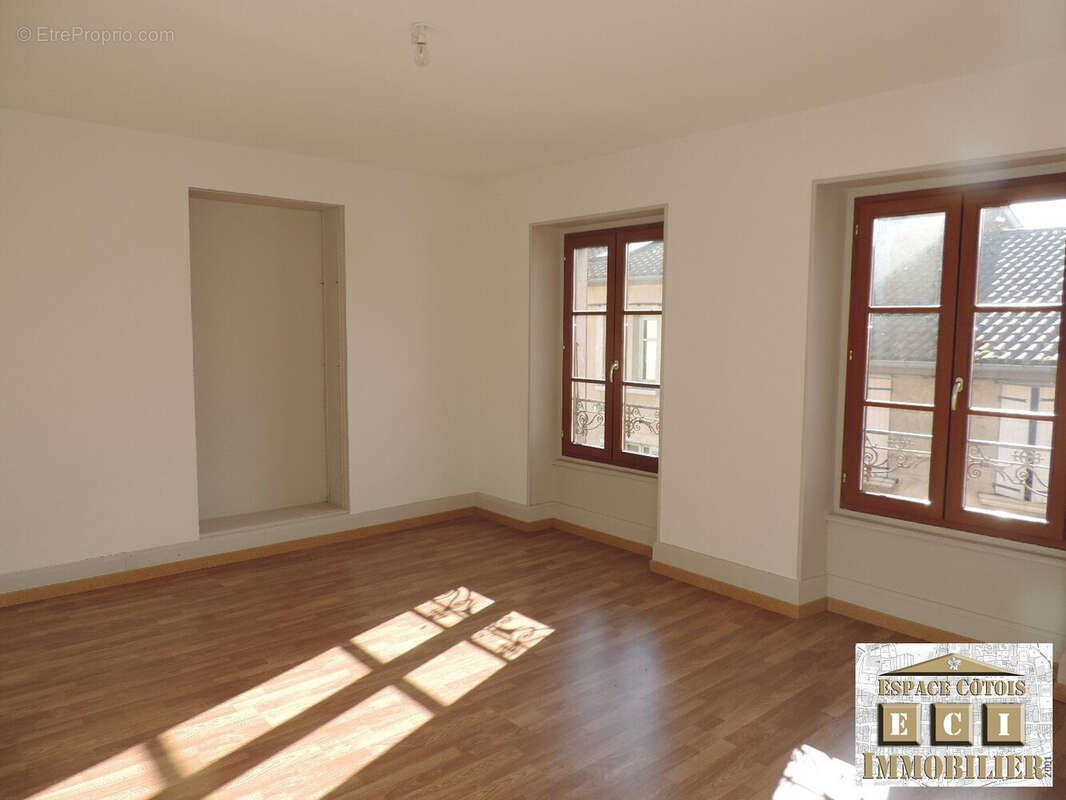 Appartement 80 m² à La Cote-Saint-Andre  - photo 2