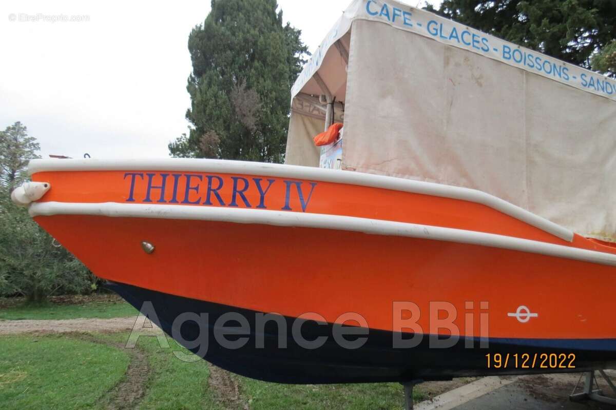 Commerce à MANDELIEU-LA-NAPOULE