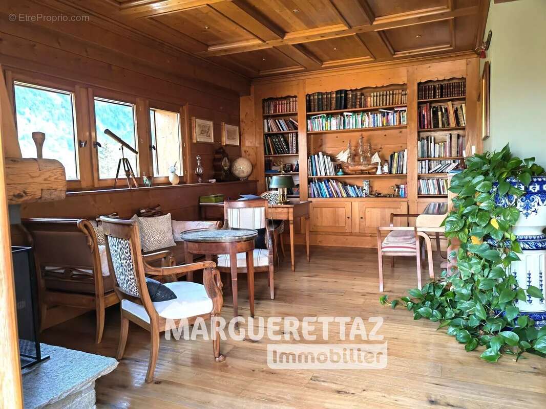 Maison à LA RIVIERE-ENVERSE