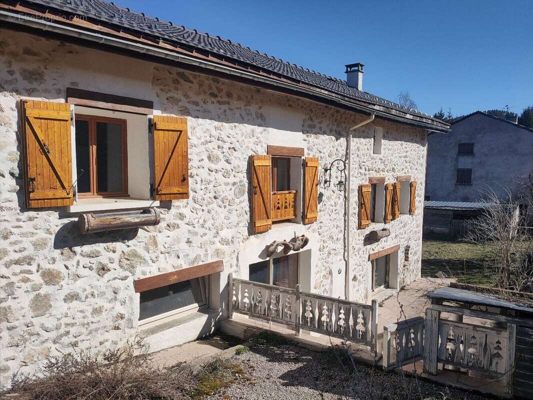 Maison de 200 m² en pierre avec jardin - photo 4