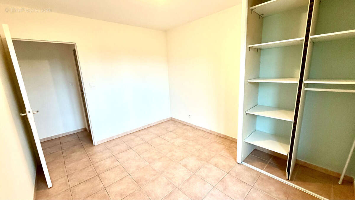 Appartement à ENTRAIGUES-SUR-LA-SORGUE