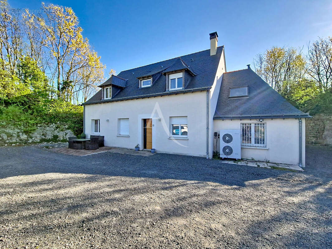 Maison à LOURESSE-ROCHEMENIER