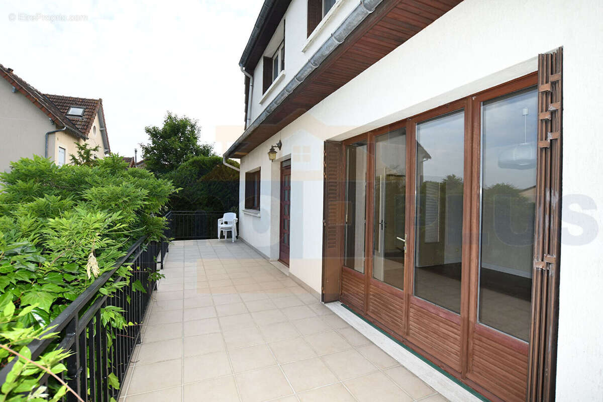 Maison à FONTENAY-LE-FLEURY