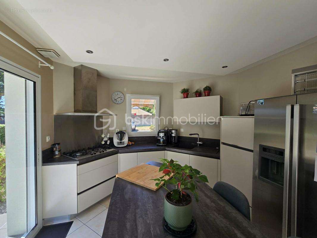 Maison familiale - vie de plain-pied - 4 chambres - spa - terrain constructible - photo 2