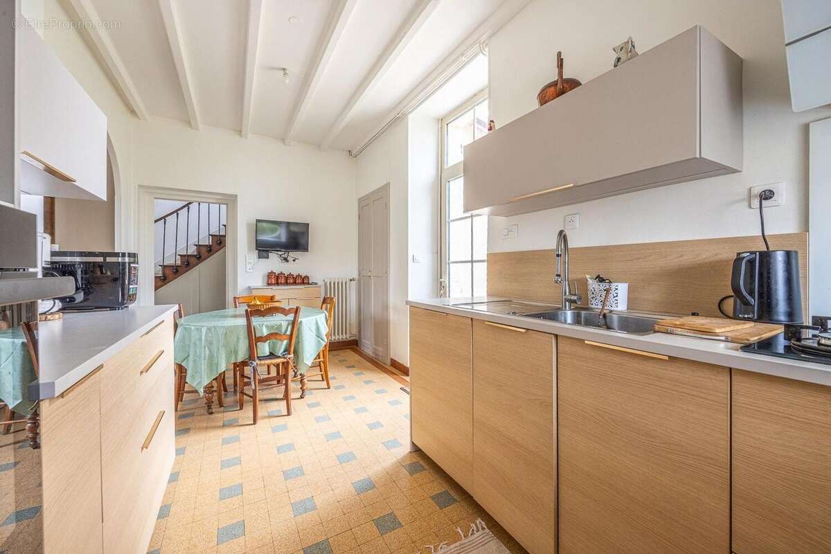 Maison 220 m² à Chauray  - photo 7