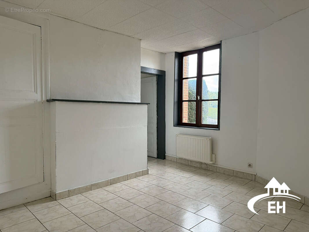 Longere de plain pied dans bourg avec commerces - photo 7