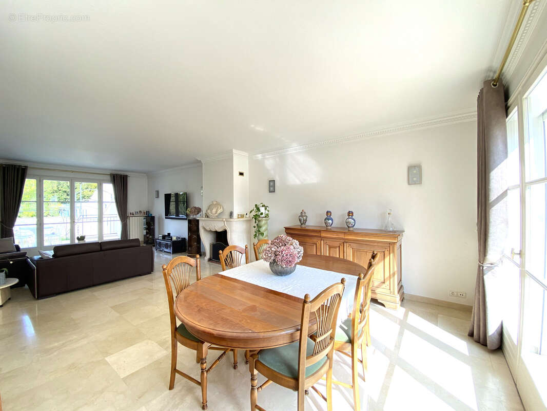 Maison à CHENNEVIERES-SUR-MARNE