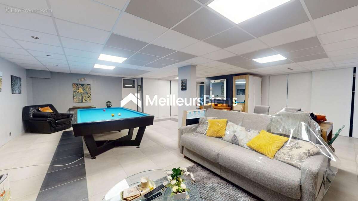 Maison à étage avec ascenseur, piscine et jardin 827 m2 - photo 12