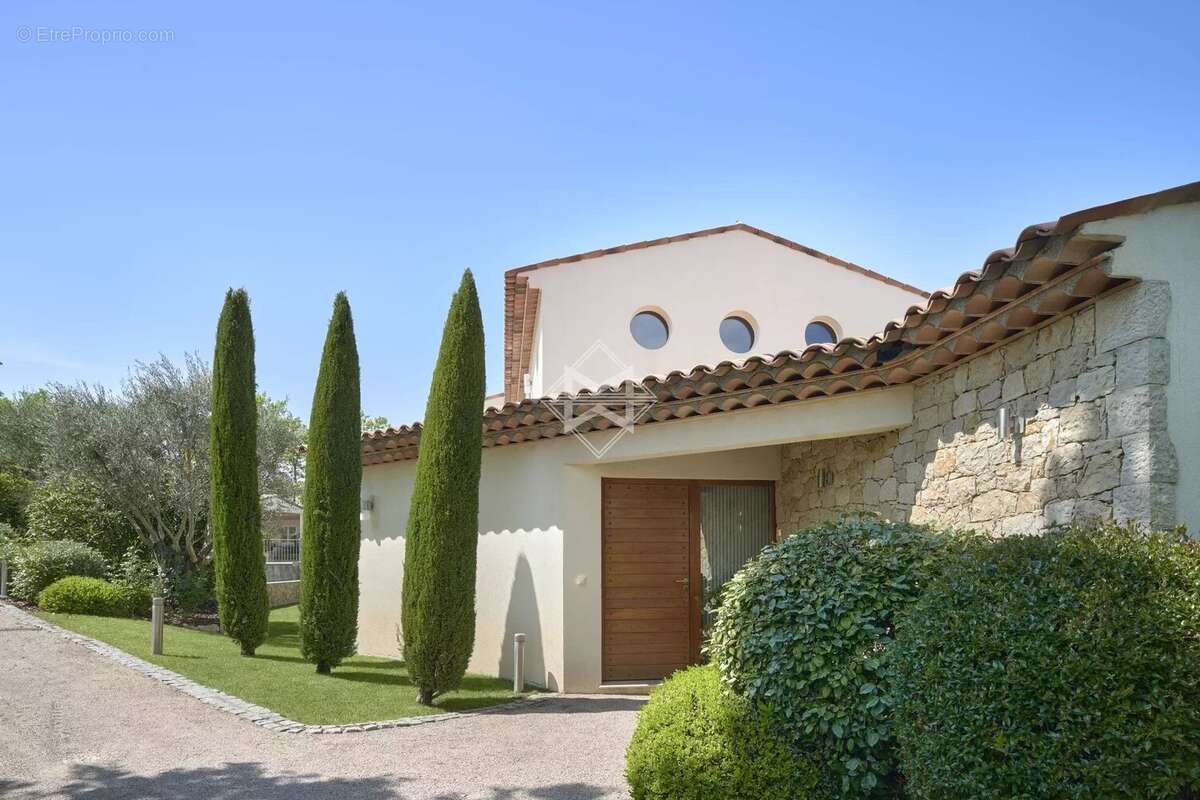 Maison à TOURRETTES