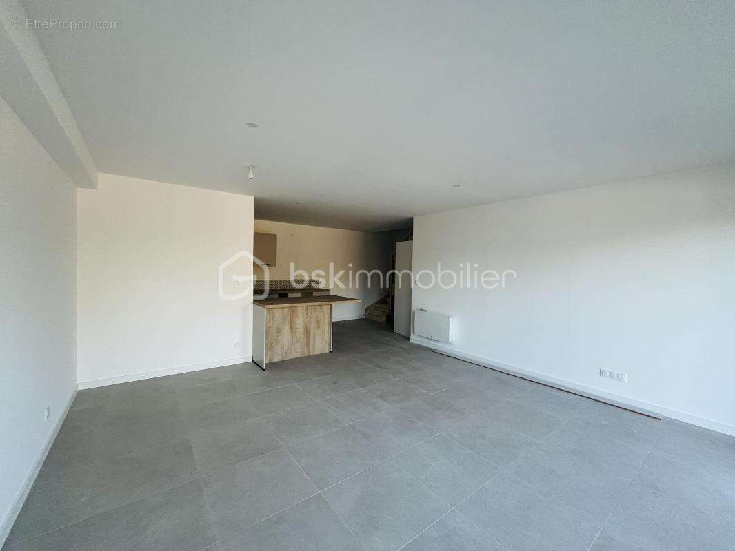 Maison à SAINT-DIDIER-DE-FORMANS