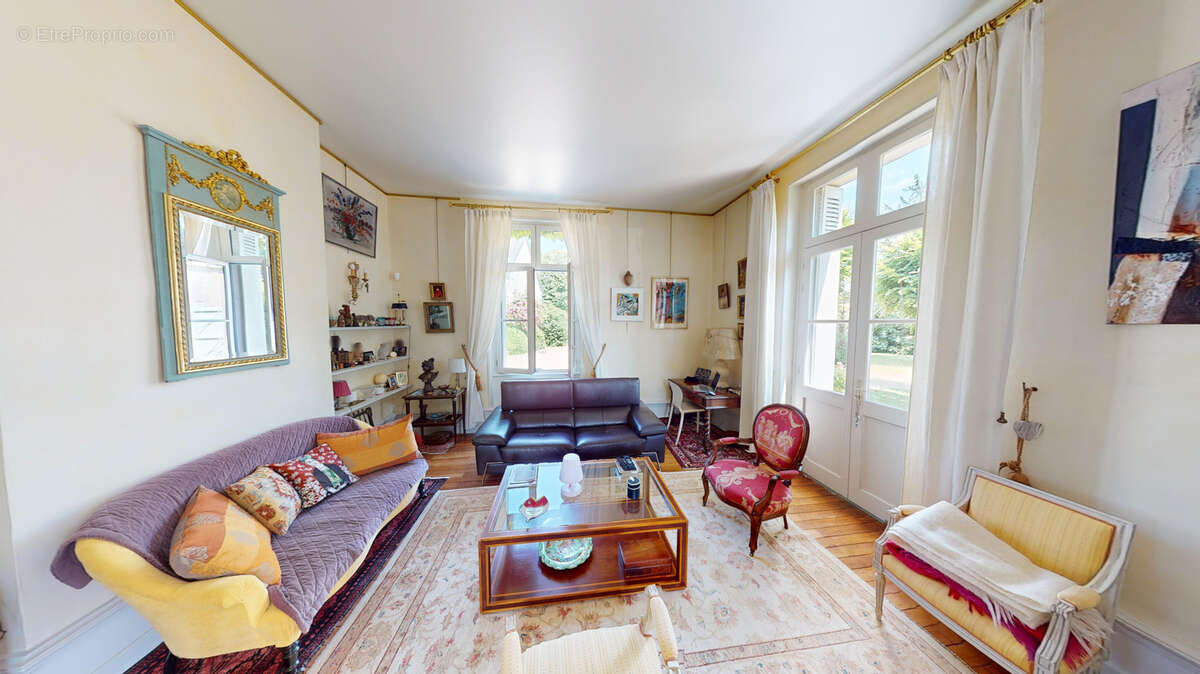 Maison à NEUVY-LE-ROI
