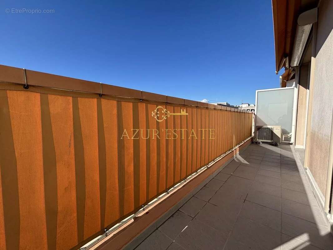 Appartement à SAINT-LAURENT-DU-VAR