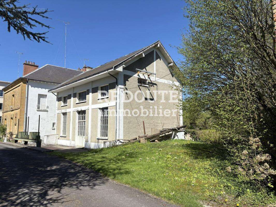 Commerce à VOUZIERS