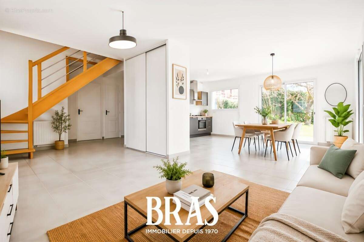 Maison à SAINT-AVE