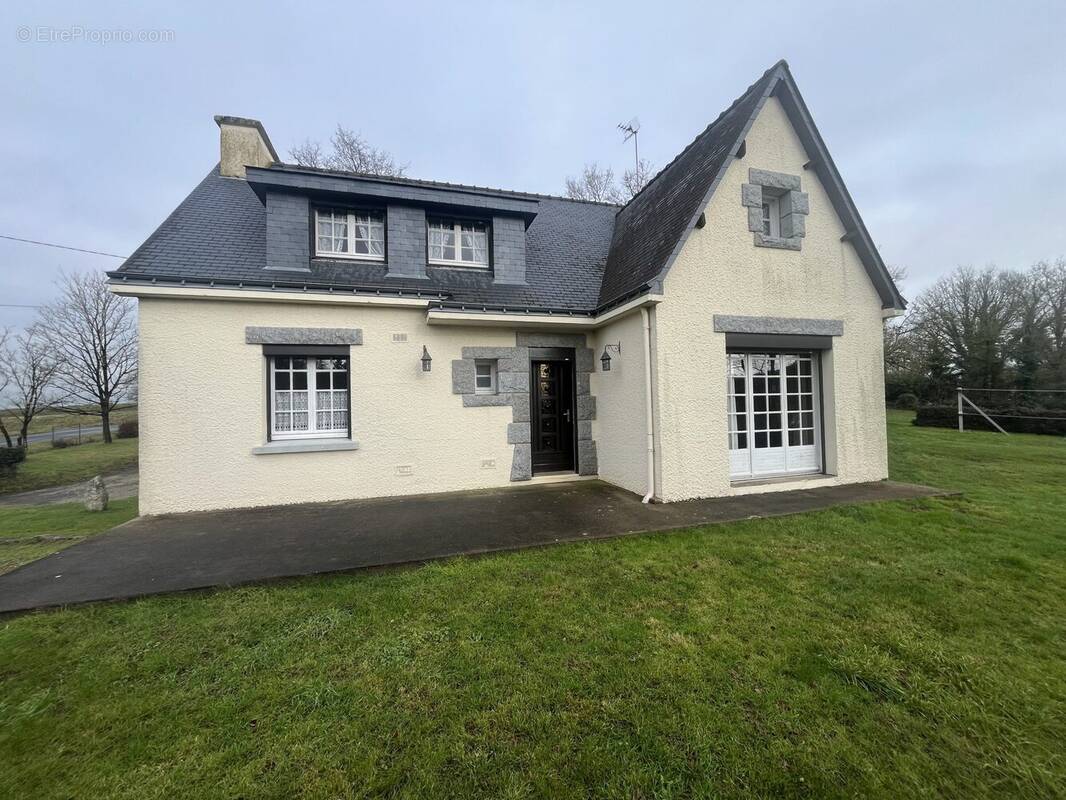Maison à LOYAT