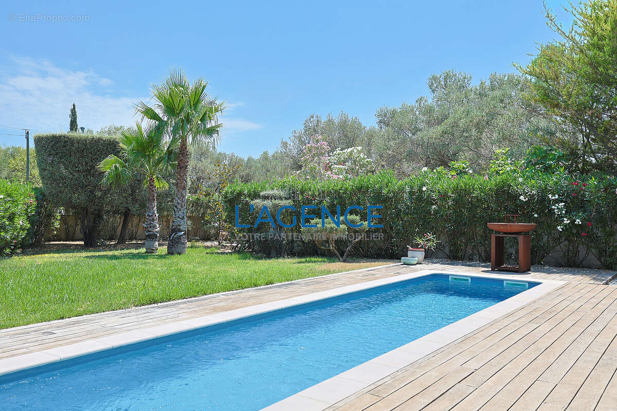 Villa d'architecte de 163 m2 exposée au Sud, avec piscine et terrain arboré, sans vis à vis - photo 2