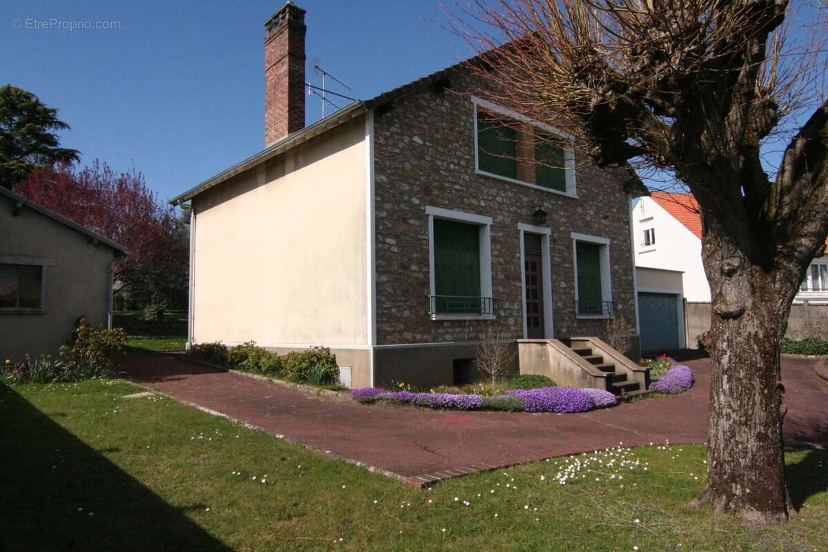 Maison à SAINT-CHERON