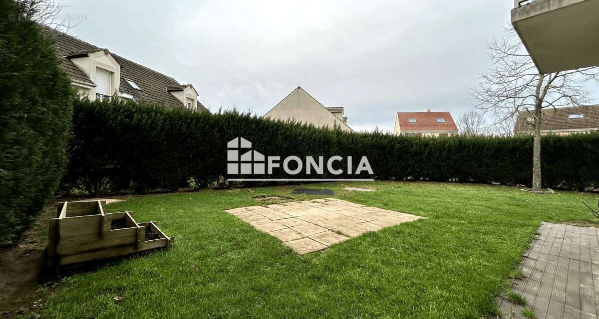 Maison à LE COUDRAY-MONTCEAUX